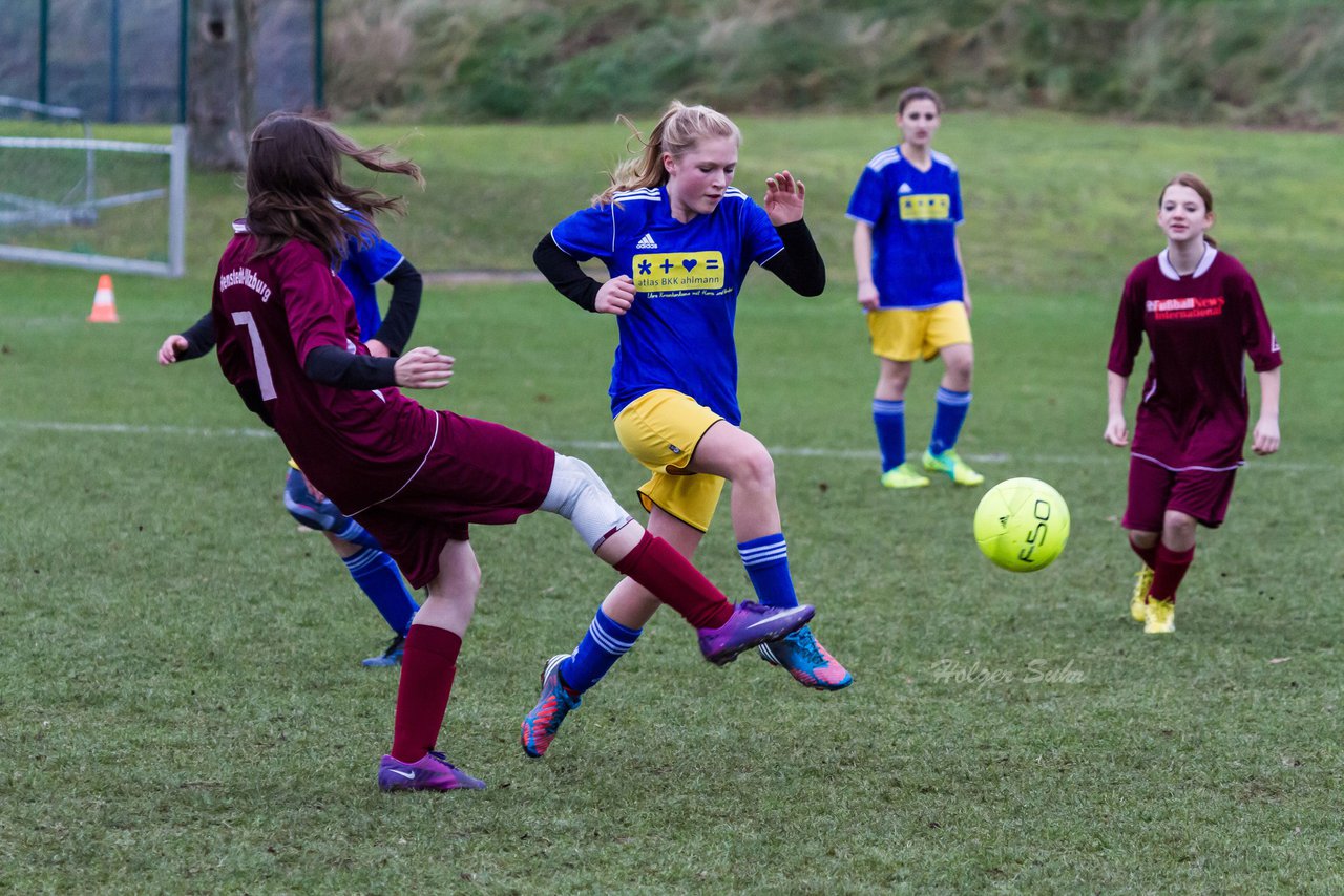 Bild 159 - B-Juniorinnen TSV Gnutz o.W. - SV Henstedt Ulzburg II : Ergebnis: ca. 5:0